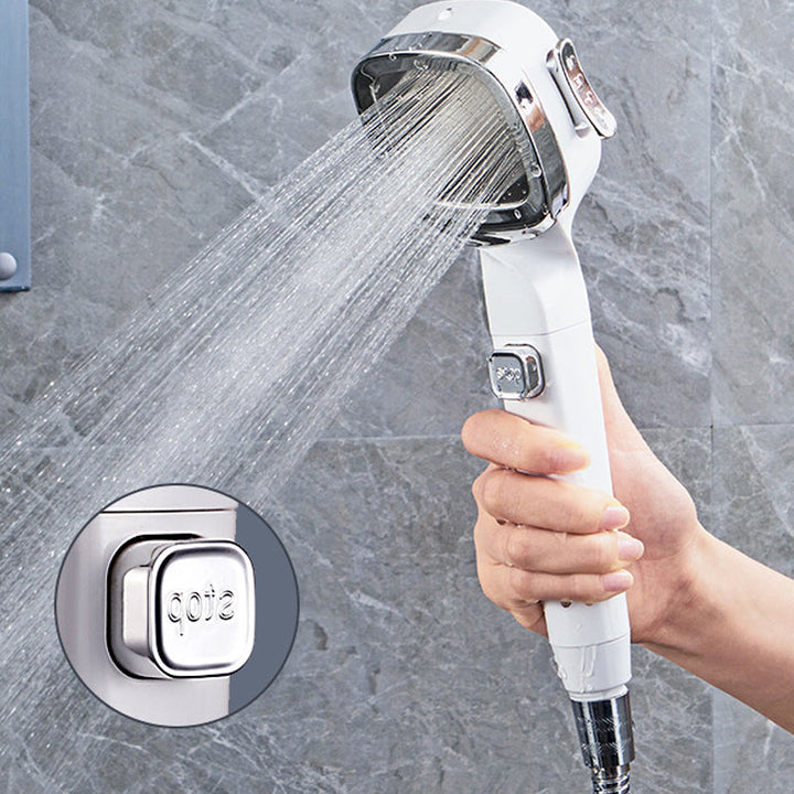 Vandbesparende brusehoved med fire funktioner, sammenfoldet, pauseknap, moderne design, sort farve.