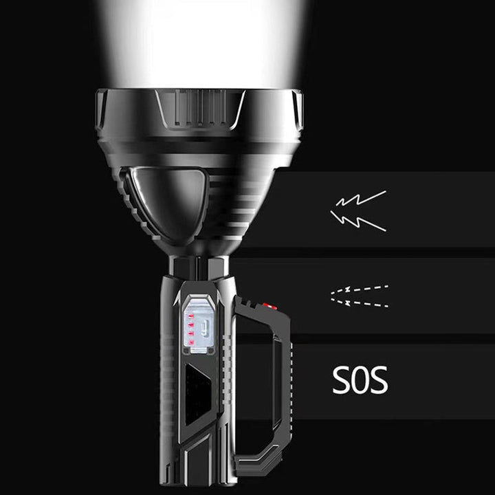 Vandtæt USB genopladelig LED lommelygte, sort ABS-skal, kraftig lyskegle, ergonomisk design.