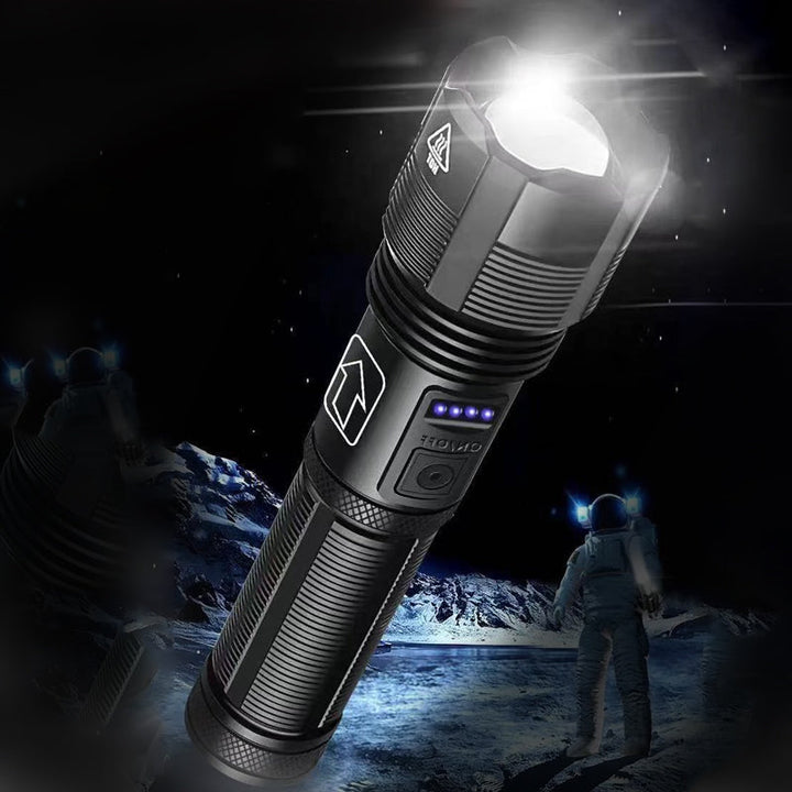 Vandtæt, USB-genopladelig militær lommelygte; sort, robust aluminiumskabinet, kraftfuldt 1800 lumen lysudbytte.