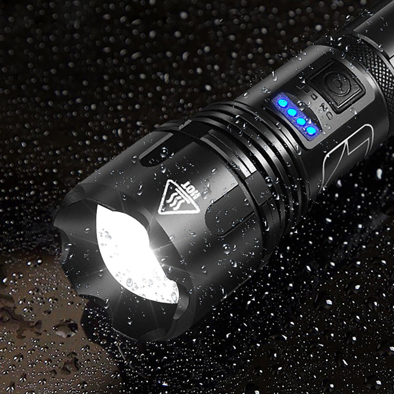 Vandtæt, USB-genopladelig militær lommelygte; sort, robust aluminiumskabinet, kraftfuldt 1800 lumen lysudbytte.