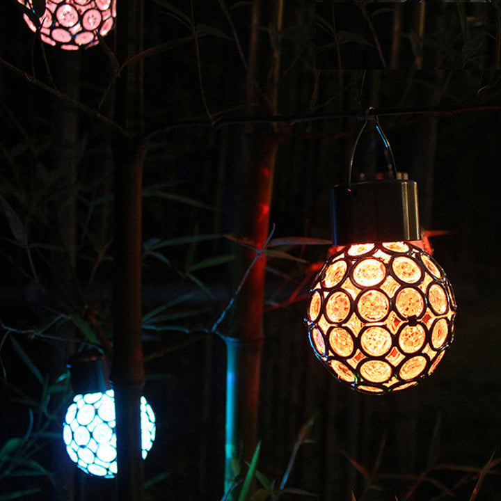 Vandafvisende, solcelledrevet udendørslampe; elegant design, hult lys, flerfarvet LED-lys til haven.