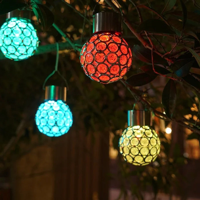Vandafvisende, solcelledrevet udendørslampe; elegant design, hult lys, flerfarvet LED-lys til haven.