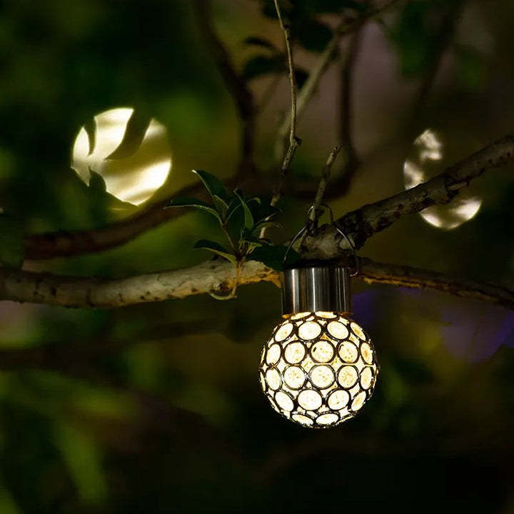 Vandafvisende, solcelledrevet udendørslampe; elegant design, hult lys, flerfarvet LED-lys til haven.