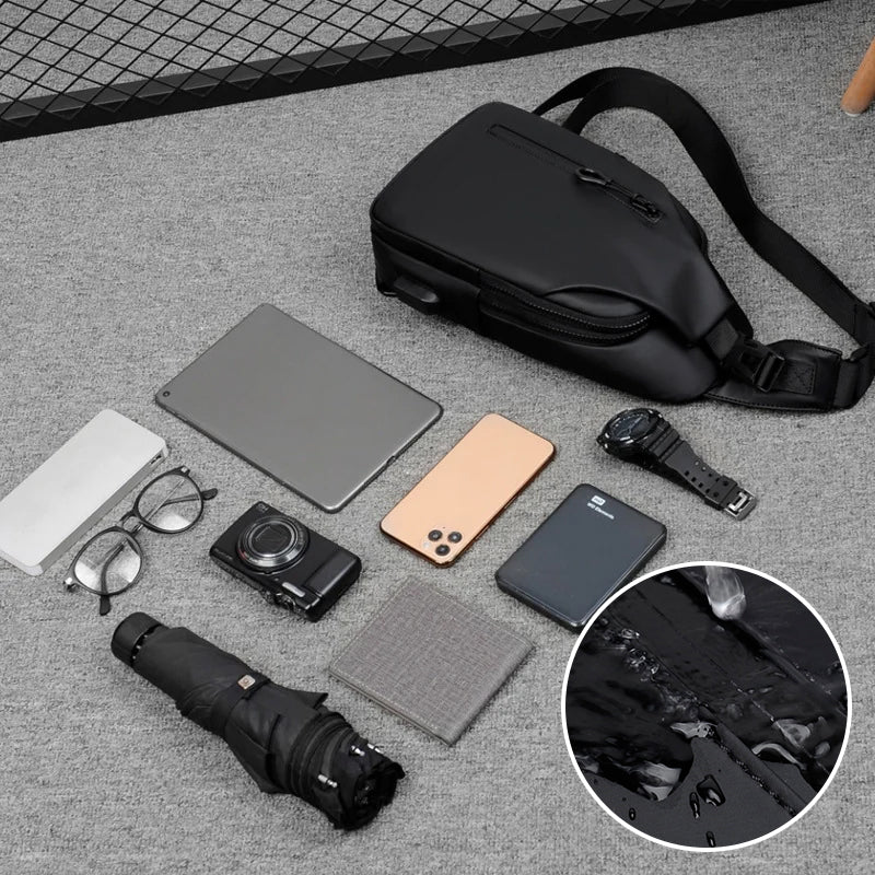 Vandtæt unisex brysttaske med USB-port, sort, blå, grå, justerbar rem, flere lommer, stilfuldt design.