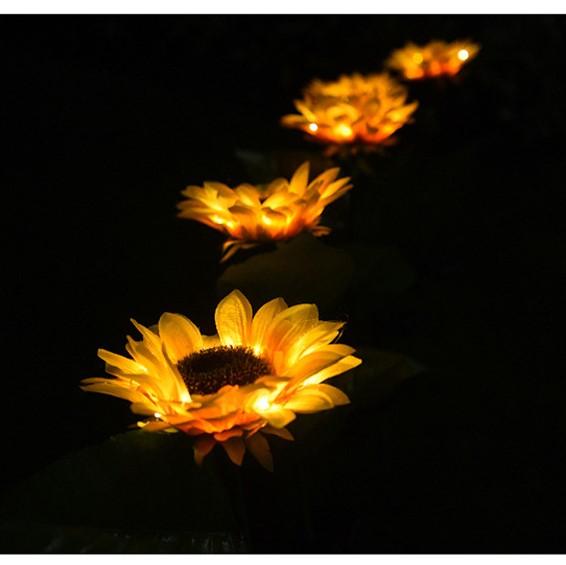 Vandtæt solblomst lampe til udendørs brug, gult lys, soldrevet, IP65 vejrbestandighed.