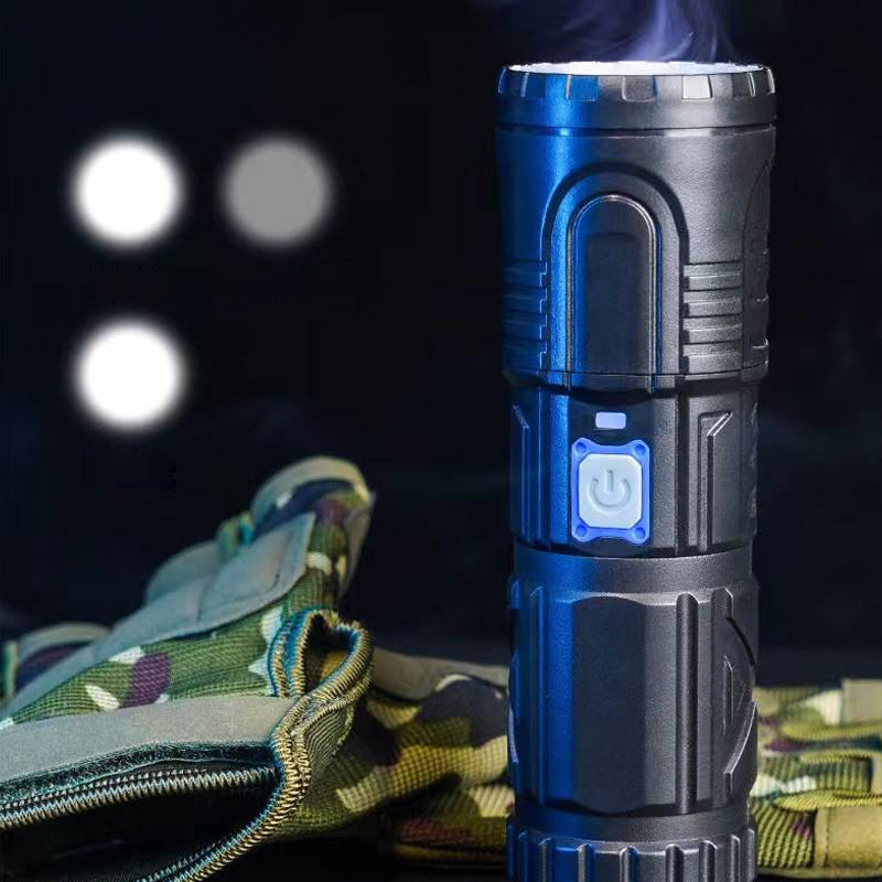 Vandtæt sort LED zoom lommelygte, 3000 lumen, ideel til camping og udendørs eventyr.