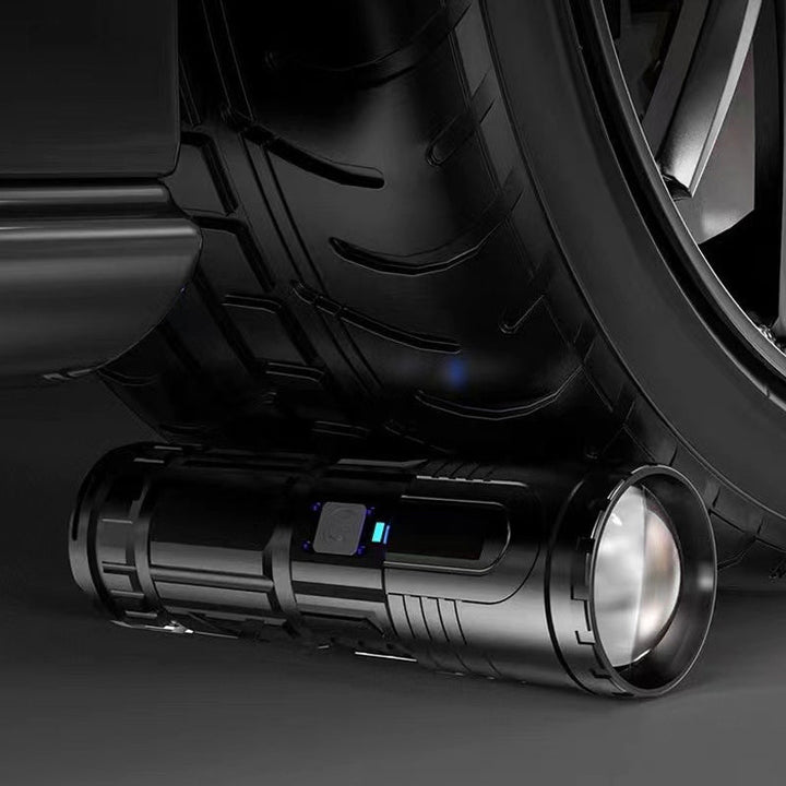 Vandtæt sort LED zoom lommelygte, 3000 lumen, ideel til camping og udendørs eventyr.
