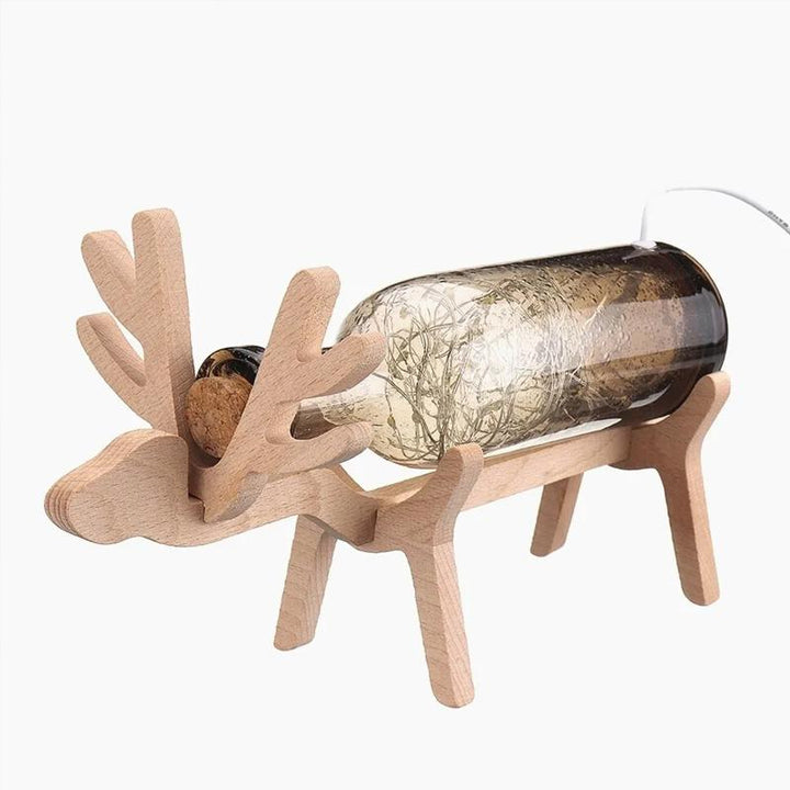 Vinholder med dyreform: gris, hund, hjort. Legesyg trædesign viser vine elegant og praktisk.