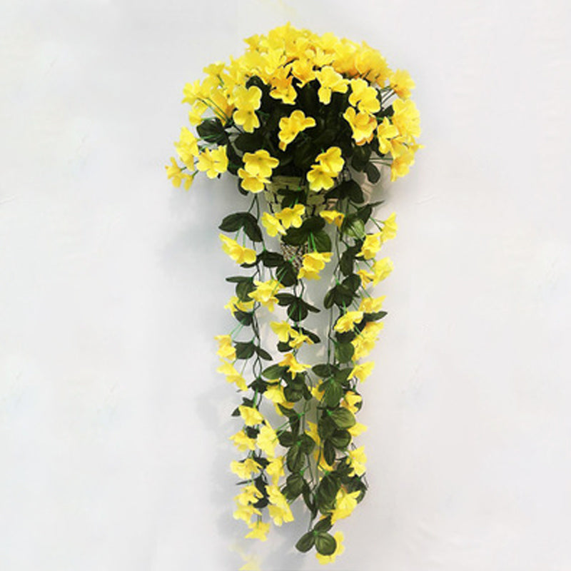 Violet hængende kunstig blomsterdekoration, fortryllende klynge, naturligt udseende, velegnet til hjemmet og begivenheder.