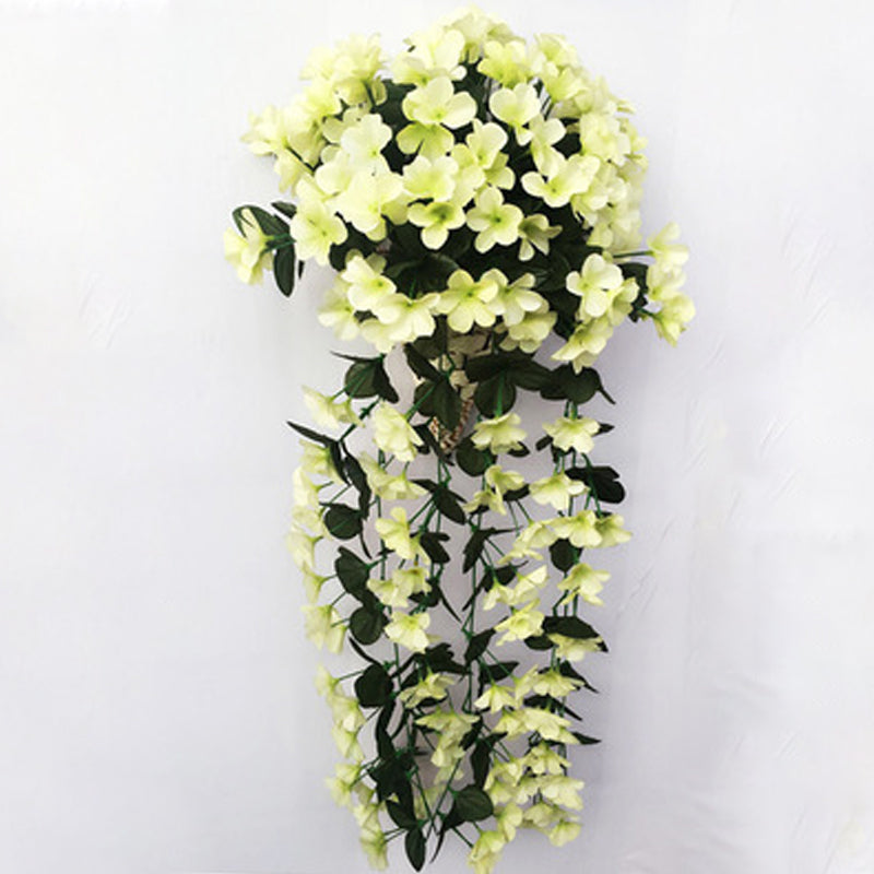 Violet hængende kunstig blomsterdekoration, fortryllende klynge, naturligt udseende, velegnet til hjemmet og begivenheder.