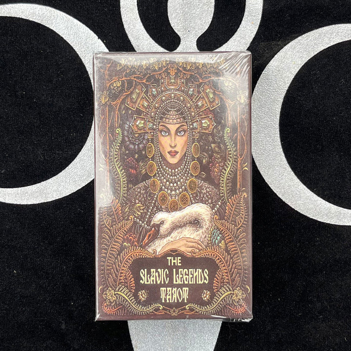 "Värikkäät Seikkailuaika-teemaiset 78 Tarot-korttia, mystinen lisävaruste itsetutkiskeluun ja ennustamiseen."