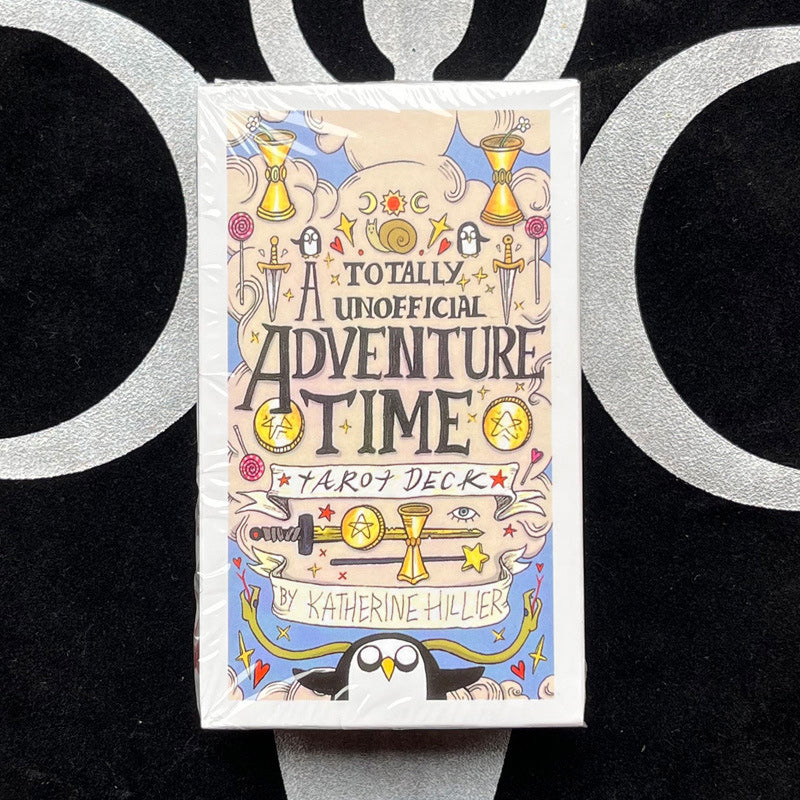 "Värikkäät Seikkailuaika-teemaiset 78 Tarot-korttia, mystinen lisävaruste itsetutkiskeluun ja ennustamiseen."