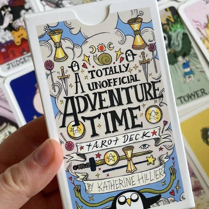 "Värikkäät Seikkailuaika-teemaiset 78 Tarot-korttia, mystinen lisävaruste itsetutkiskeluun ja ennustamiseen."