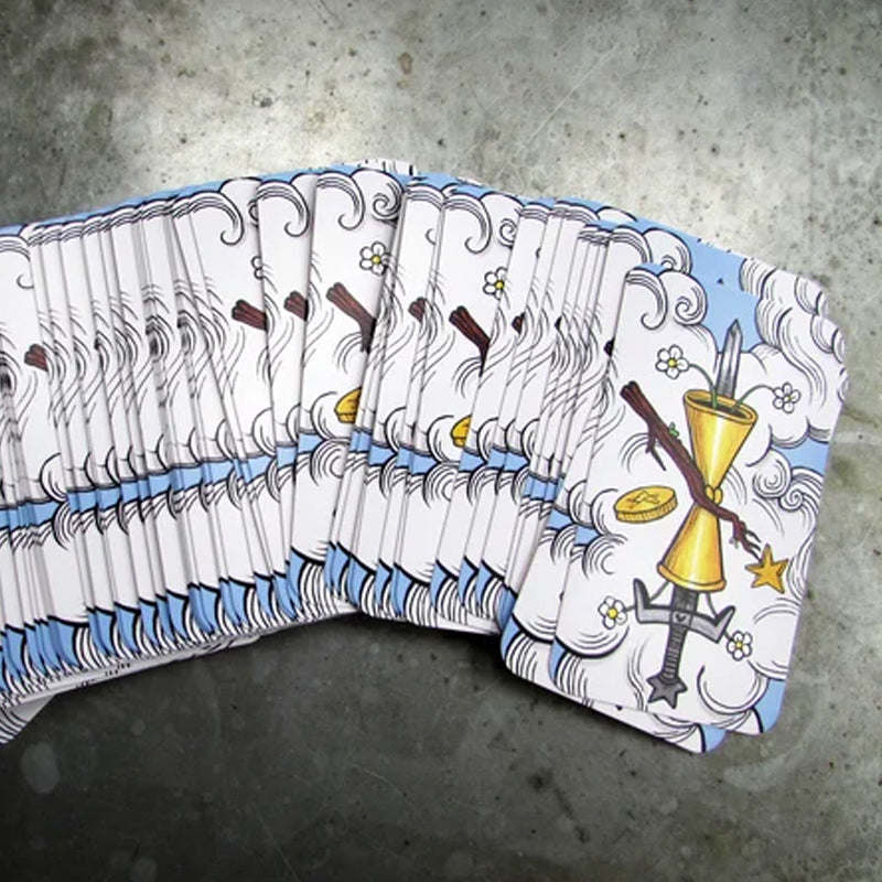 "Värikkäät Seikkailuaika-teemaiset 78 Tarot-korttia, mystinen lisävaruste itsetutkiskeluun ja ennustamiseen."