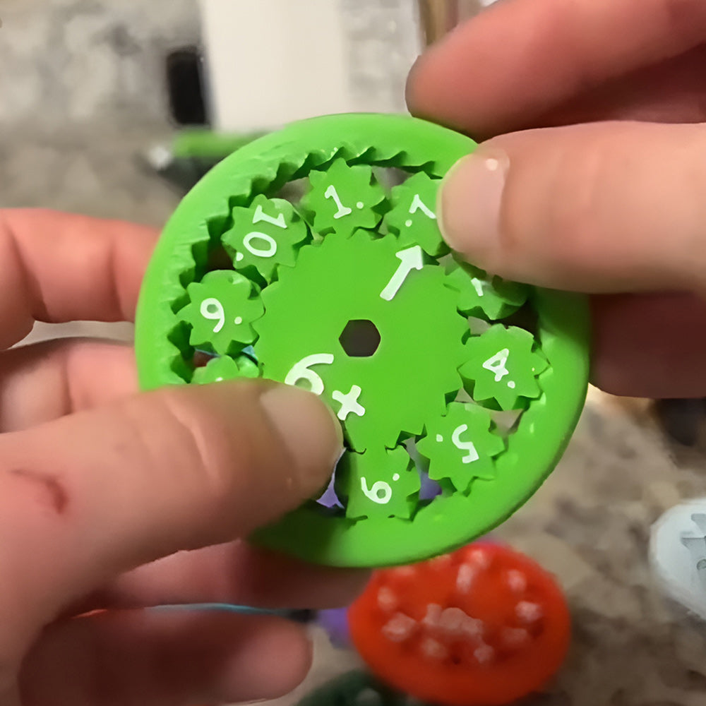 "Värikkäät matematiikka sormihyrrät lapsille, kirkkaat värit, kompakti 5.5 cm koko, kestävä muovimateriaali."
