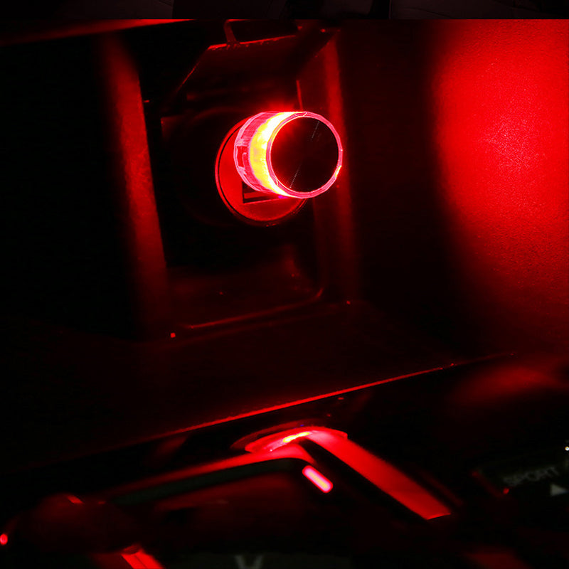 Farverigt USB-blinklys til bil og interiør, kompakt og kraftfuldt LED-stemningslys med klare farver.