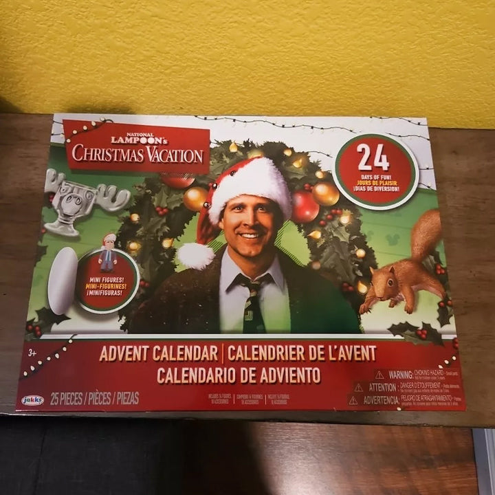 Farverig børnenes jules juleferie adventskalender 2024 med ikonisk julefilmtema og daglige overraskelser.