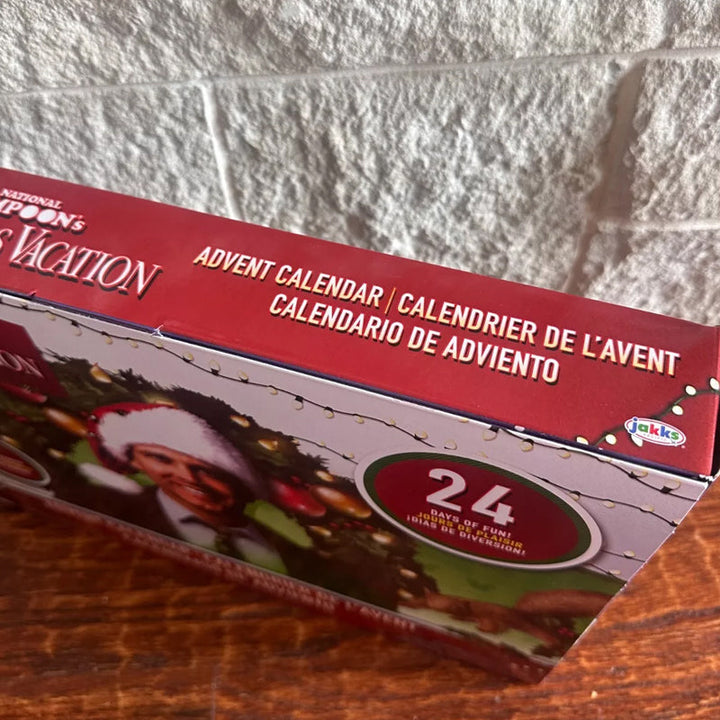 Farverig børnenes jules juleferie adventskalender 2024 med ikonisk julefilmtema og daglige overraskelser.