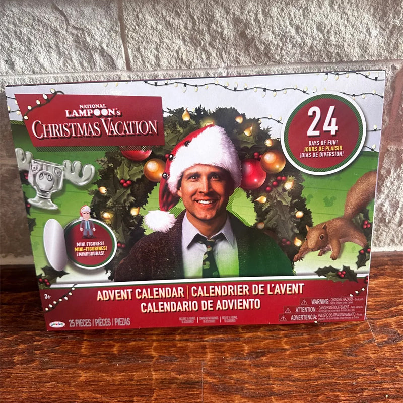 Farverig børnenes jules juleferie adventskalender 2024 med ikonisk julefilmtema og daglige overraskelser.