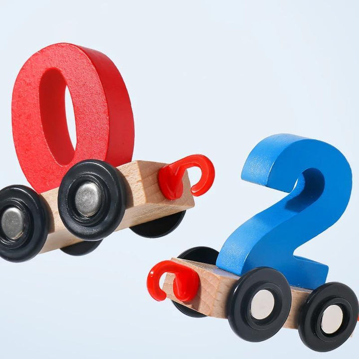 Farverigt magnetisk tog med tallene 0-9, trækonstruktion, sikker til leg og matematikindlæring for børn.