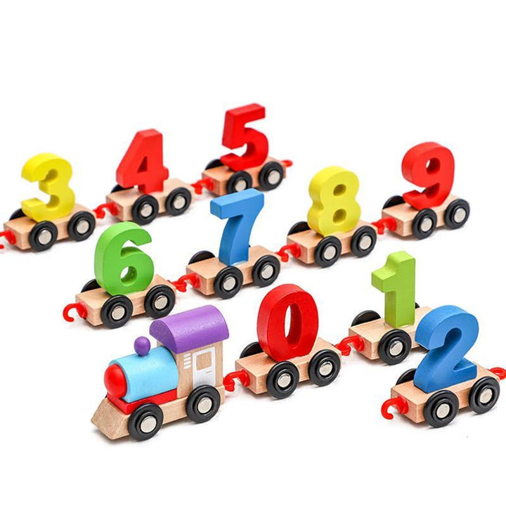 Farverigt magnetisk tog med tallene 0-9, trækonstruktion, sikker til leg og matematikindlæring for børn.