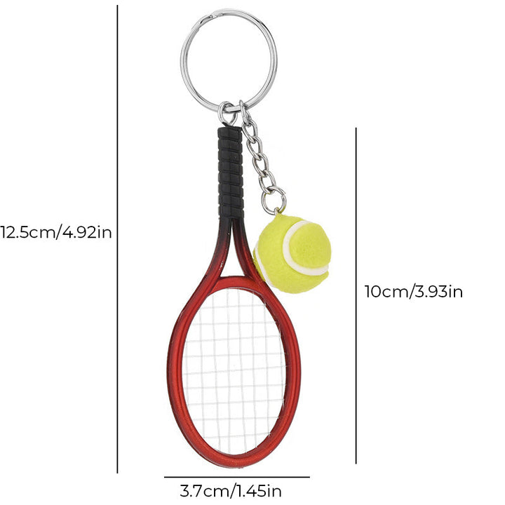 Farverig mini tennisracket nøglering i seks farver: rød, grøn, lilla, sølv, guld og blå.