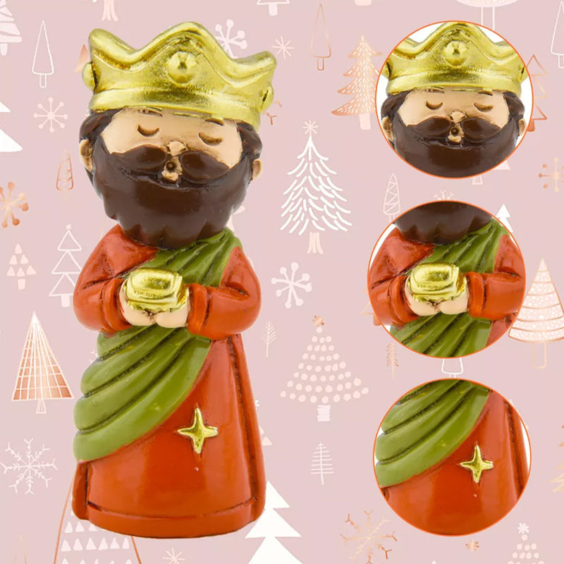Farverig, skandinavisk børnejulekalender med 24 overraskelser og dyrefigurer, kompakt størrelse til juleforventning.