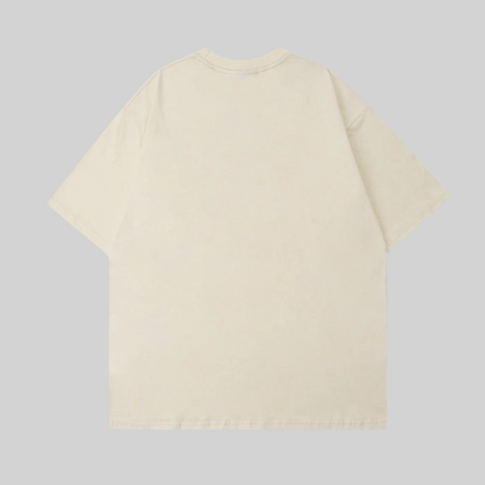 Ylisuuri miesten beige t-paita retro-tyylikkäällä vintage-printillä; pehmeä tekokuitu ja rento istuvuus.