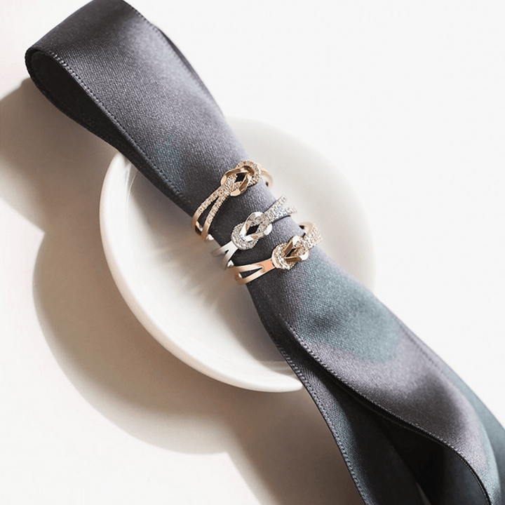 Venskabsring, klassisk design, sølv, rosaguld og guld nuancer, kobbermateriale, justerbar størrelse.
