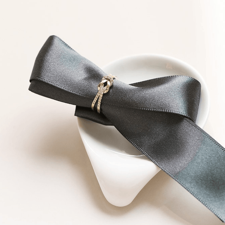 Venskabsring, klassisk design, sølv, rosaguld og guld nuancer, kobbermateriale, justerbar størrelse.