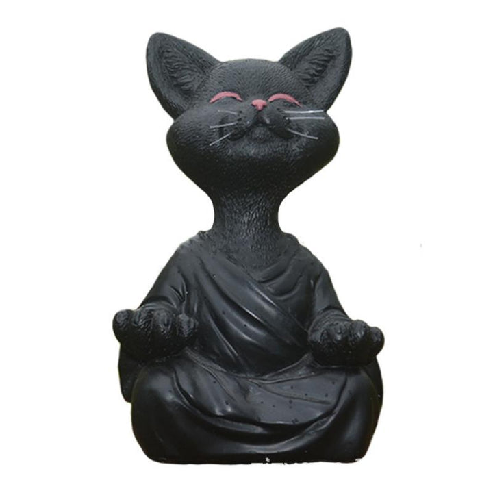 Zen Buddha kat skulptur, grå, sort, orange, til haven, 13 cm, roligt udtryk og detaljeret outfit.