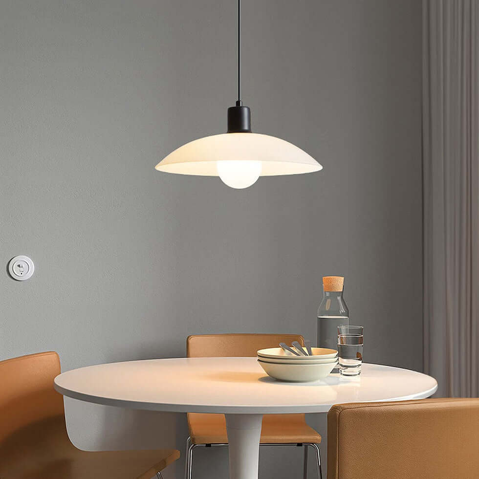 Moderne glaslampe til loftet med hvid glasarmatur