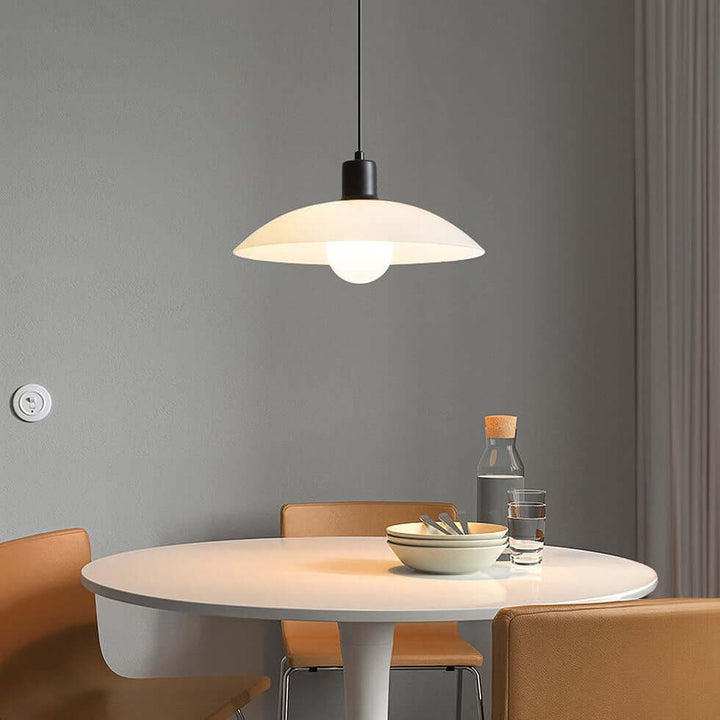 Moderne glaslampe til loftet med hvid glasarmatur
