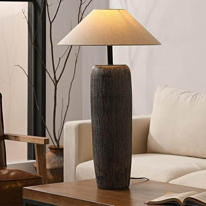 Vintage gulvlampe med varm atmosfære
