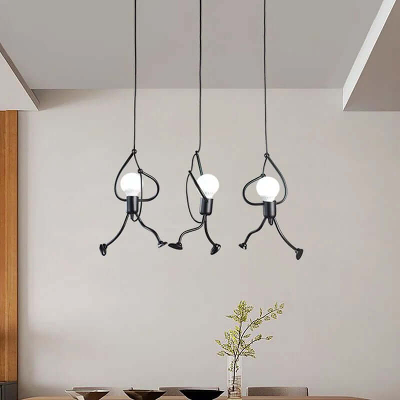 Sjov pendel lampe med dukkedesign