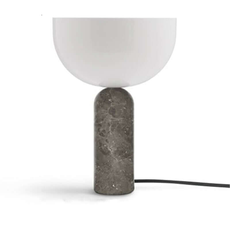 Moderne marmorbordlampe til natbordet