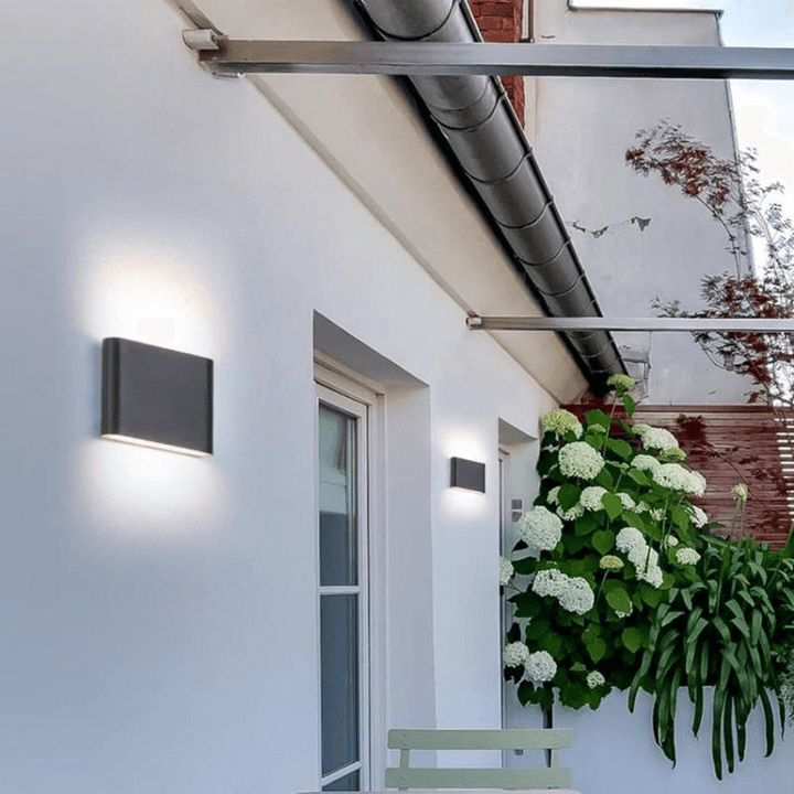 Moderni LED-ulkoseinävalaisin, vesitiivis, ylös-alas-valaistus