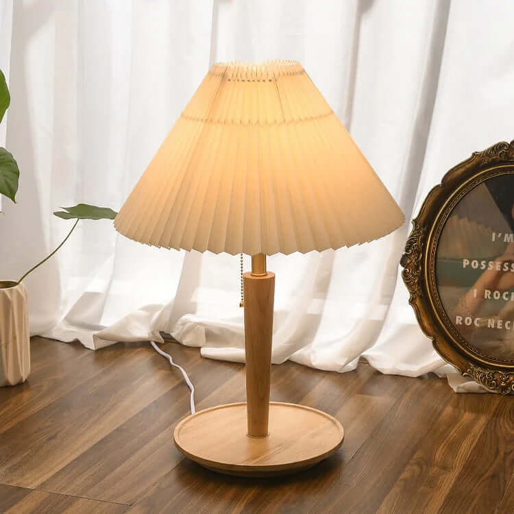 Bordlampe med råboret træ