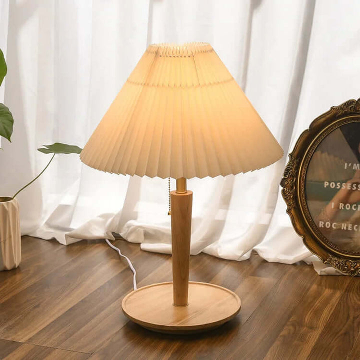 Bordlampe med råboret træ