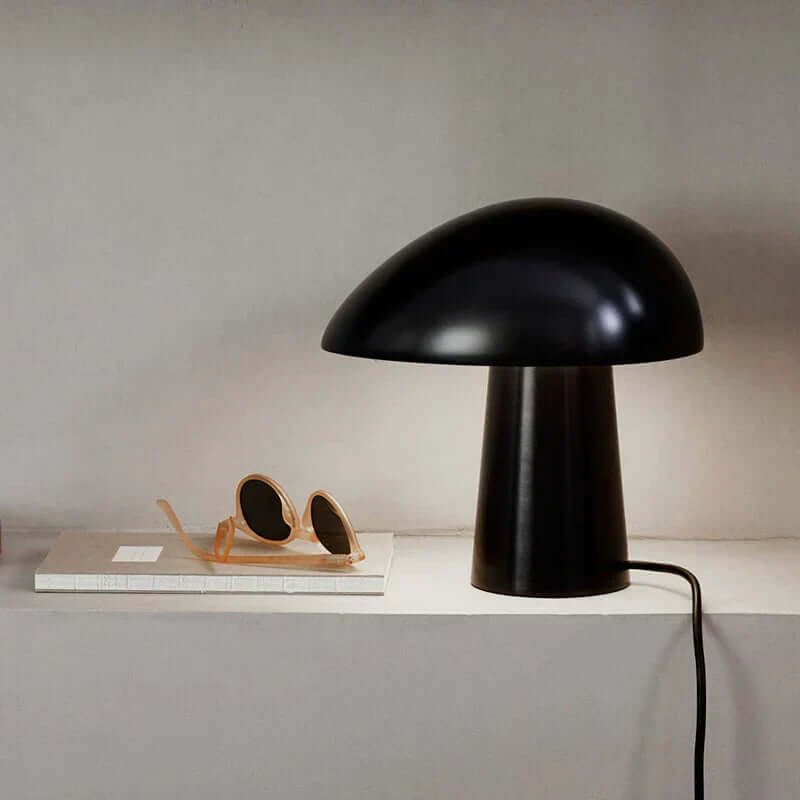 Moderne bordlampe med skandinavisk design