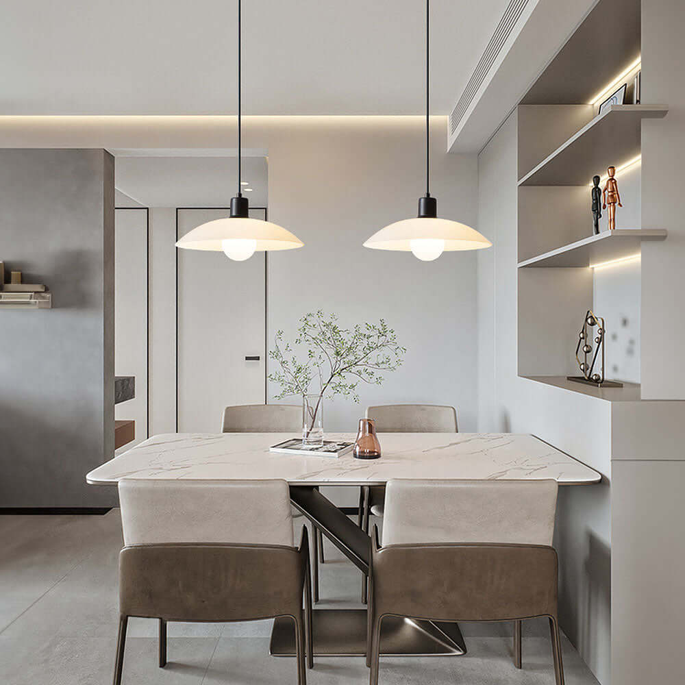 Moderne glaslampe til loftet med hvid glasarmatur