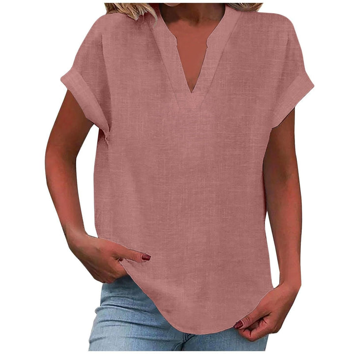 Komfortabel damebluse med V-udskæring, kort ærme, ideel til en afslappet hverdagslook eller forårsbluse.