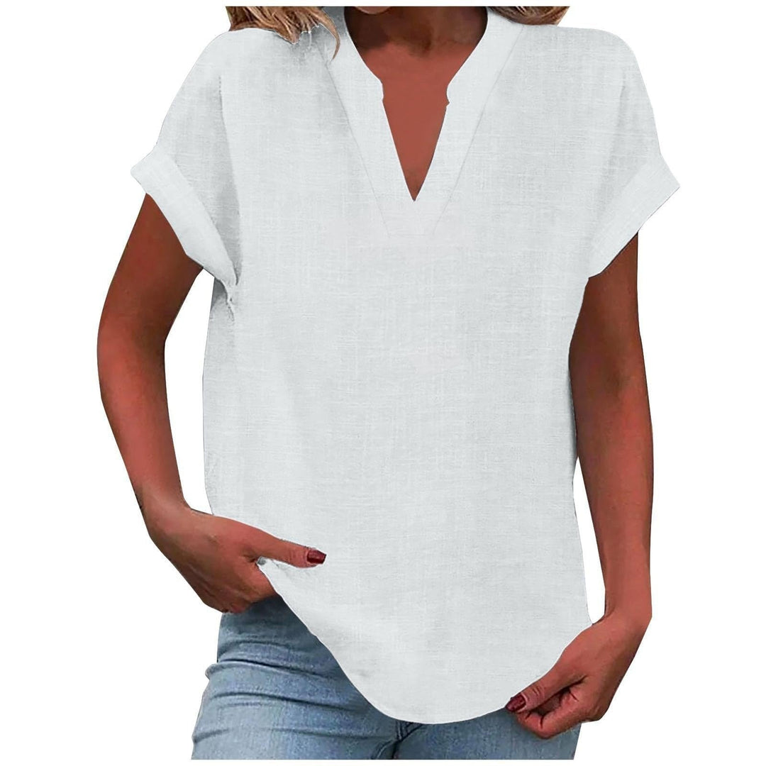 Feminine V-udskæring på denne kortærmede damebluse giver et elegant touch til din hverdagsstil.