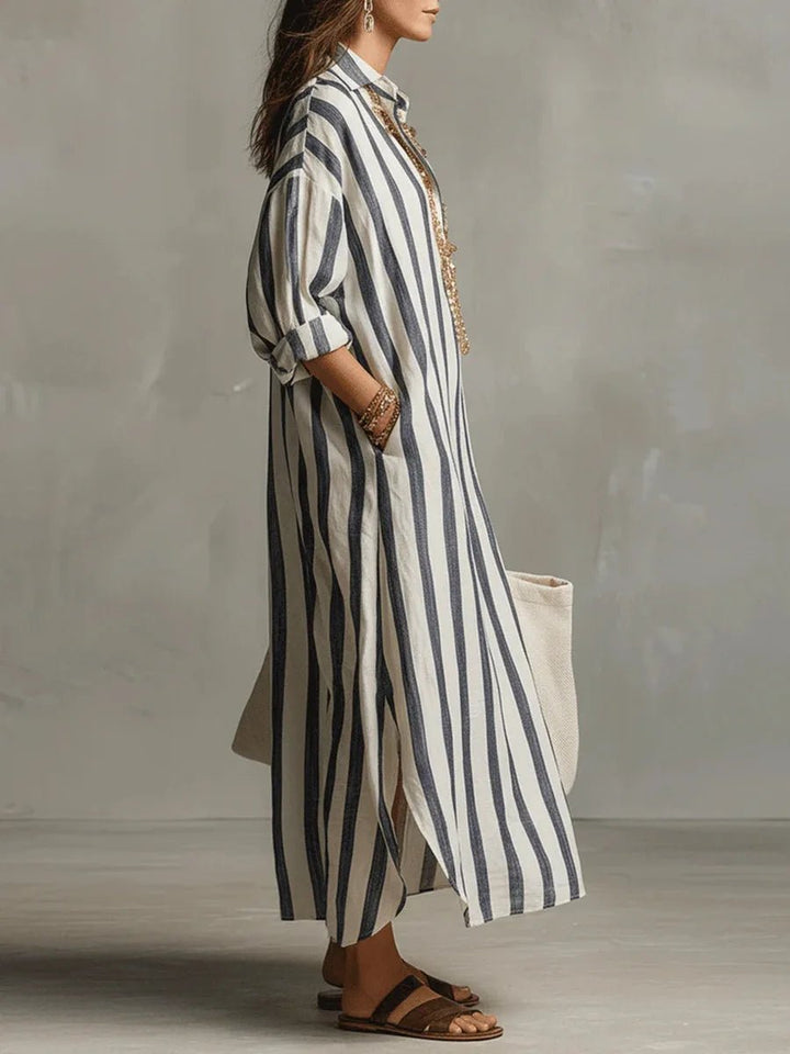 Boho skjortekjole i stribet linned til damer. Behagelig, oversized pasform ideel til sommerdage.