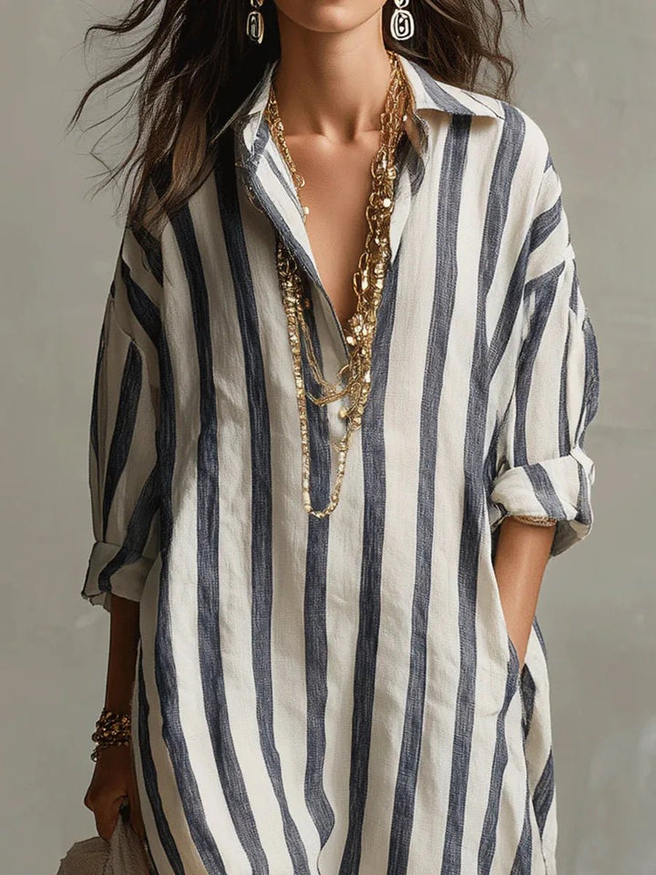 Elegant stribet linned maxikjole til damer med oversized pasform. Perfekt som afslappet sommerkjole.