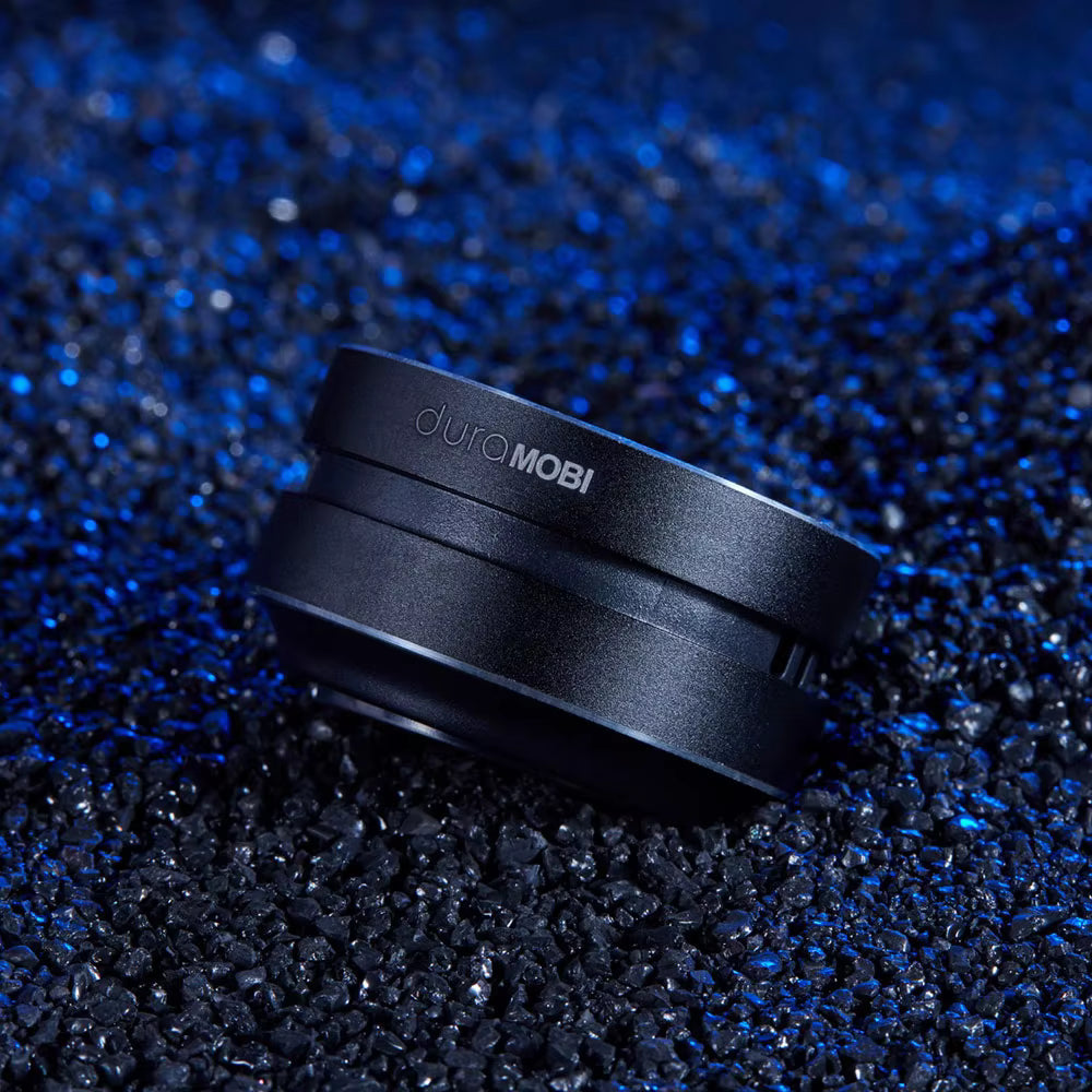 Innovativ bærbar Bluetooth højttaler i rød, perfekt til musik med fyldig overfladelyd.