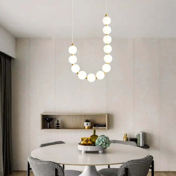 Moderne perle-pendellampe i hvid
