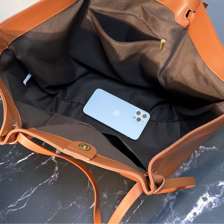 Alsidig dame tote taske med lynlås til hverdagsbrug. Rummelig skuldertaske, perfekt som stilfuld accessory.