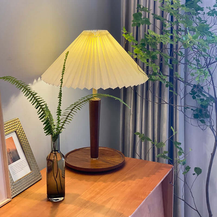 Bordlampe med råboret træ