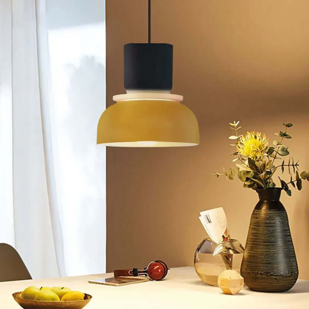 Moderne loftlampe i farveblokke med nordisk design